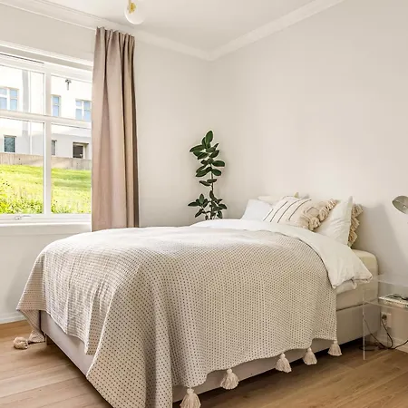 Classy - Family Friendly - Quiet Area * 베르겐